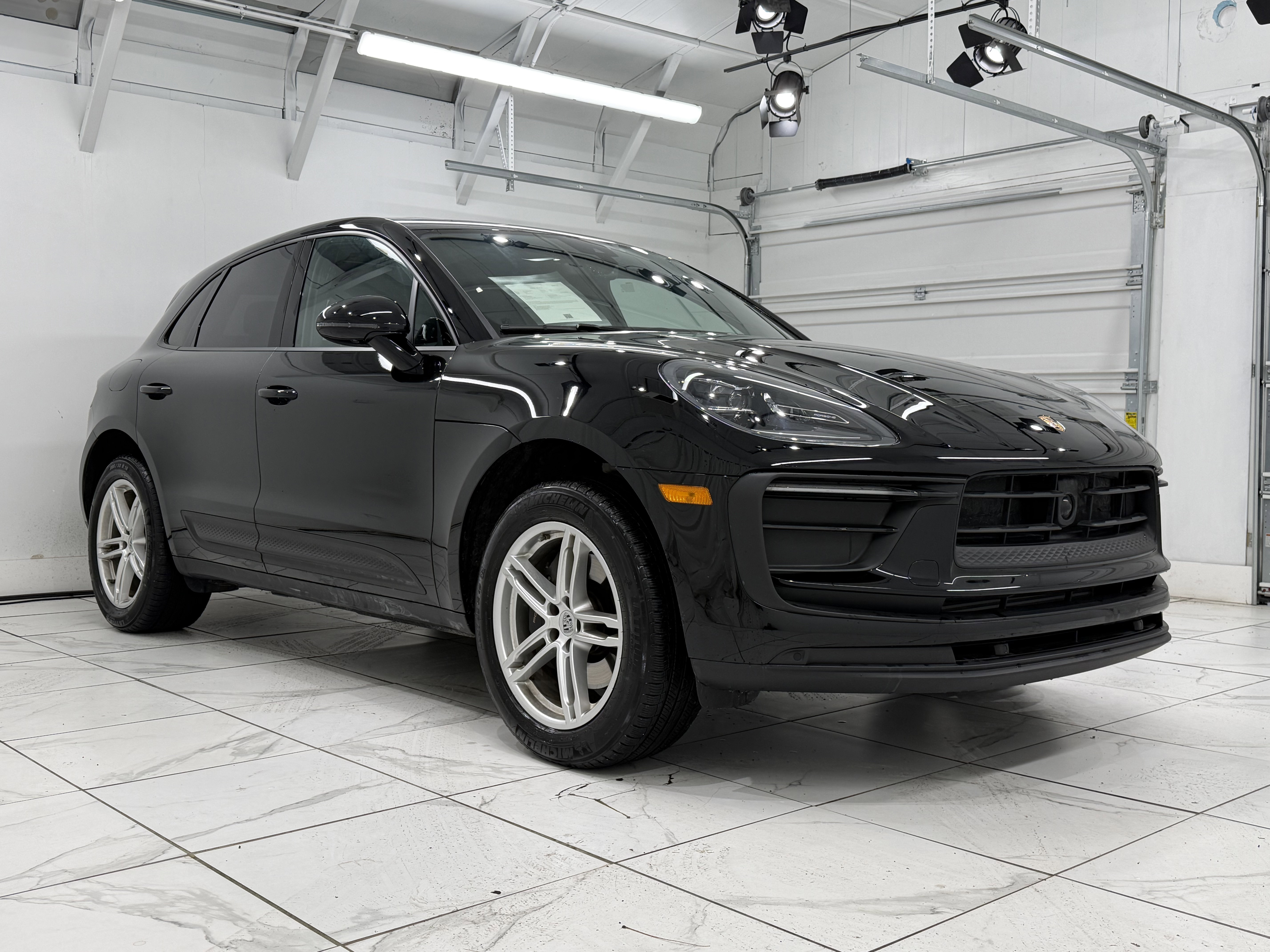 Certified 2025 Porsche Macan image 10