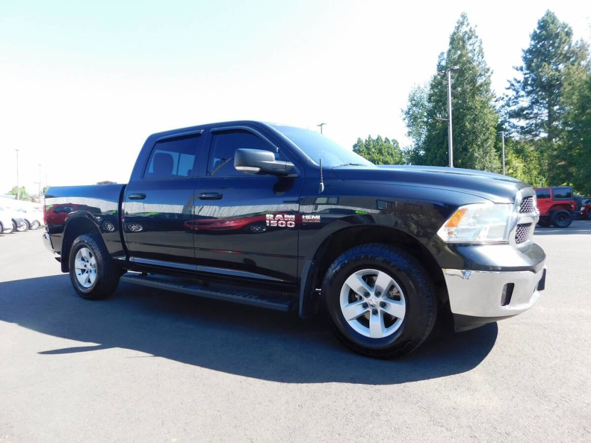 Used 2016 RAM 1500 Classic SLT w/ Luxury Group image 1