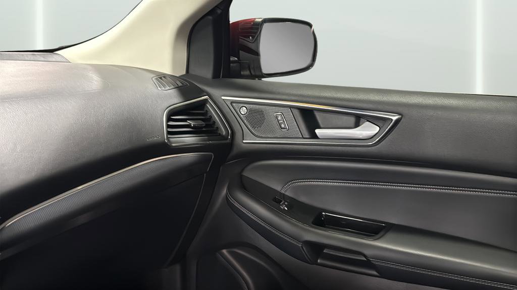Used 2019 Ford Edge Titanium w/ Cold Weather Package image 13