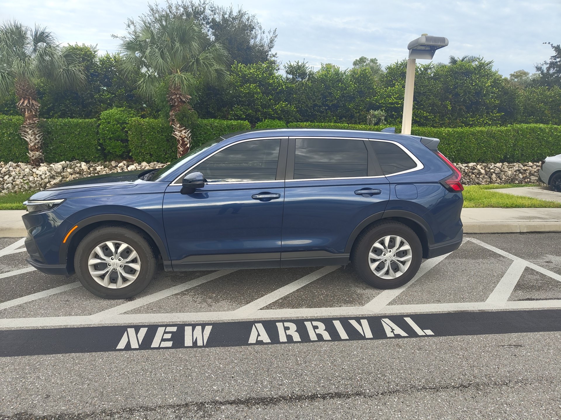 Used 2023 Honda CR-V LX image 4
