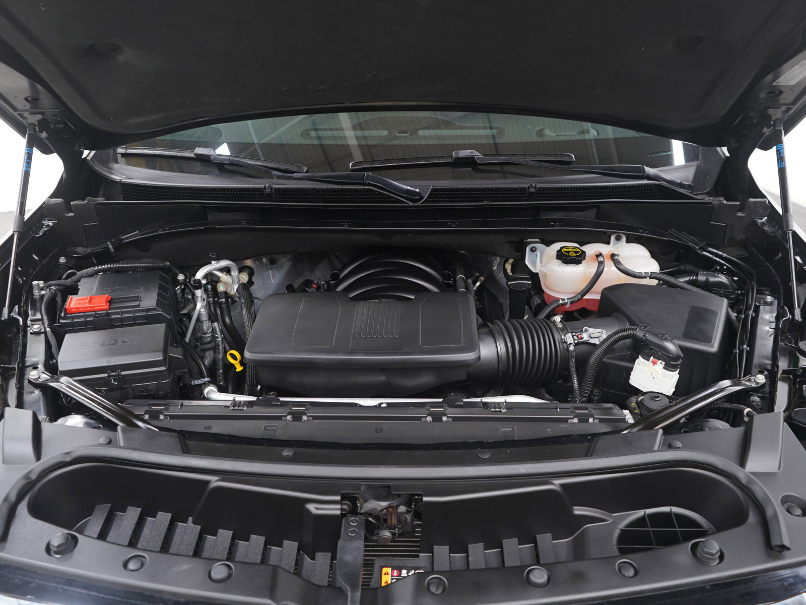 Used 2024 GMC Yukon SLT w/ SLT Luxury Package image 34