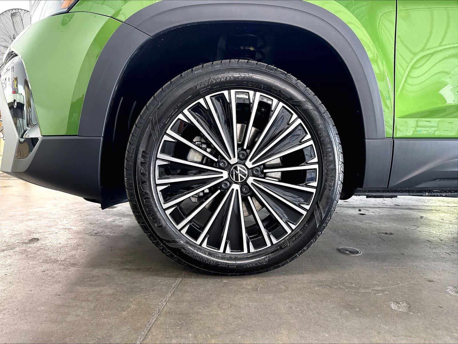 New 2027 Volkswagen Taos SE FWD image 13
