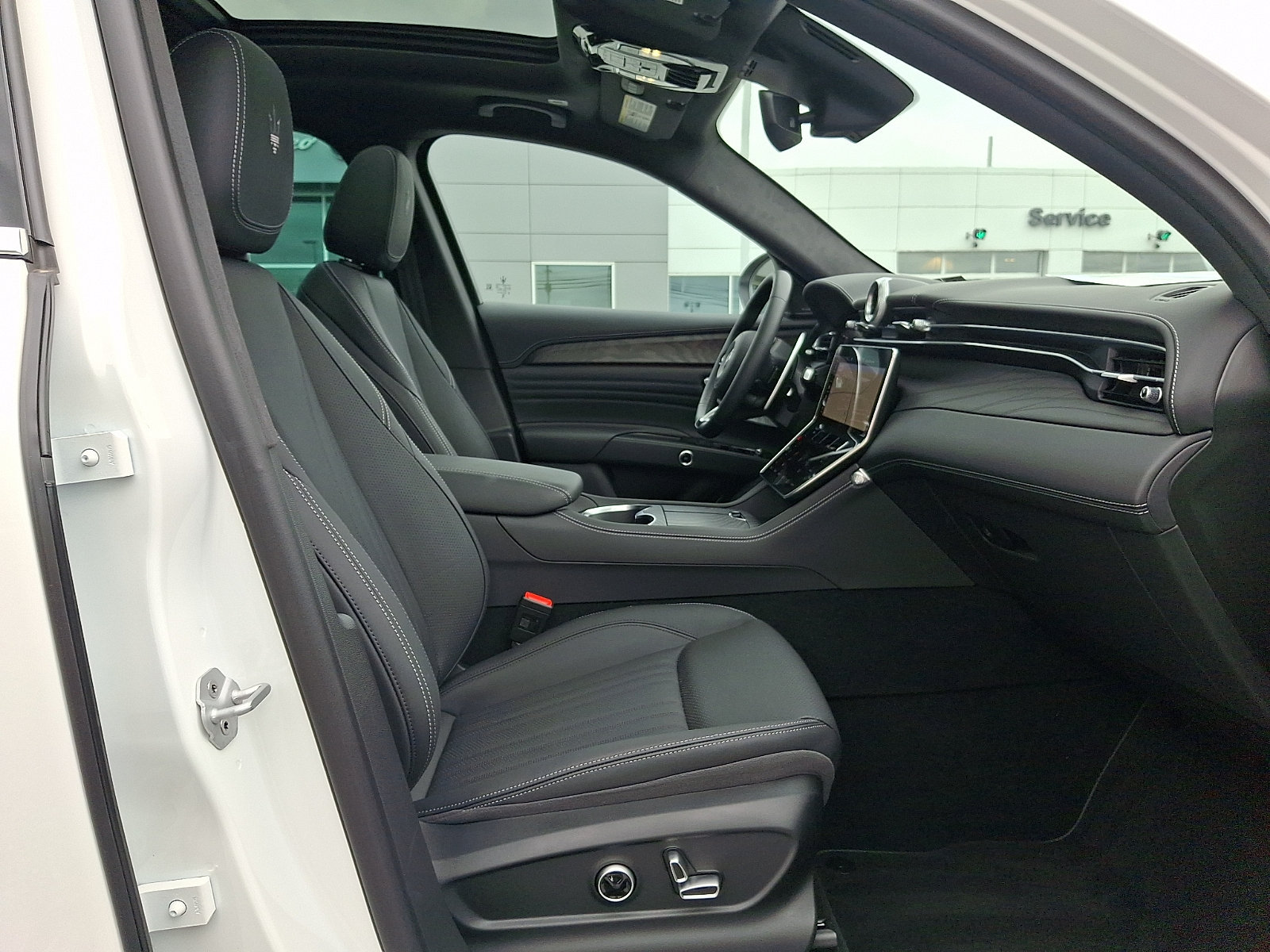 Certified 2025 Maserati Grecale Folgore AWD/4WD image 29