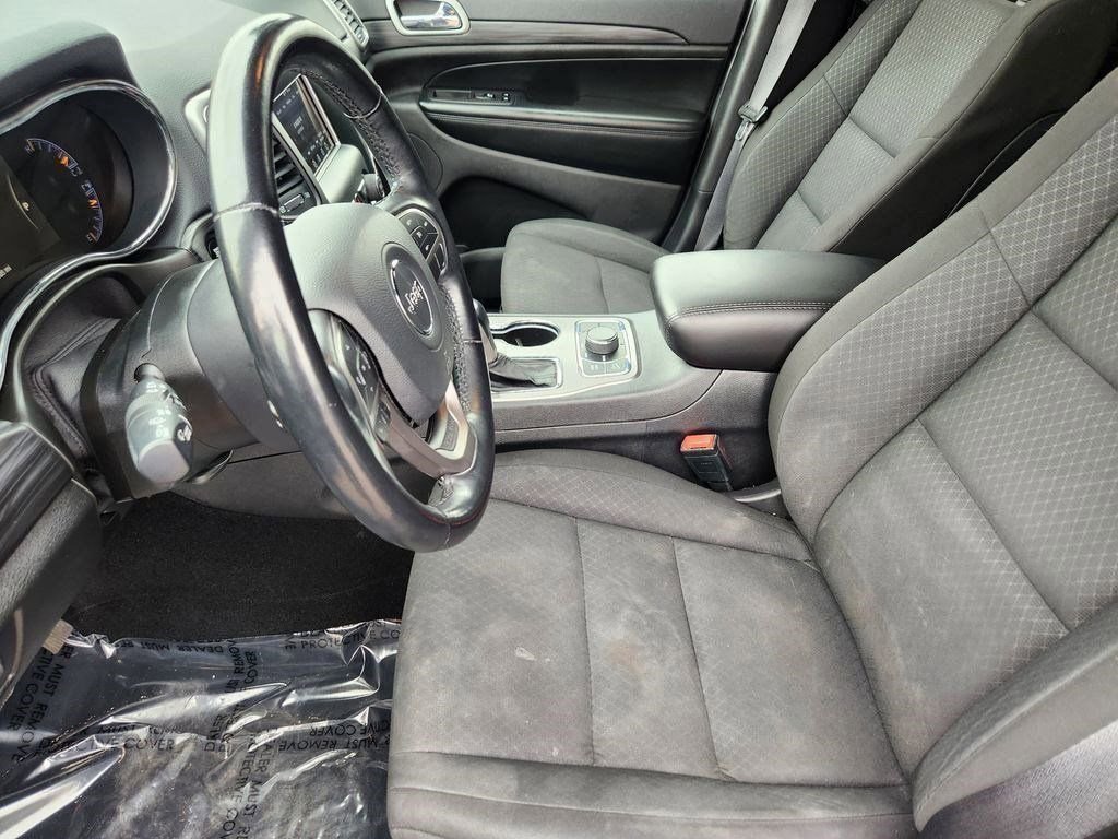 Used 2021 Jeep Grand Cherokee Laredo image 3