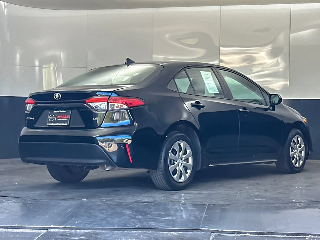 Used 2024 Toyota Corolla LE FWD image 3