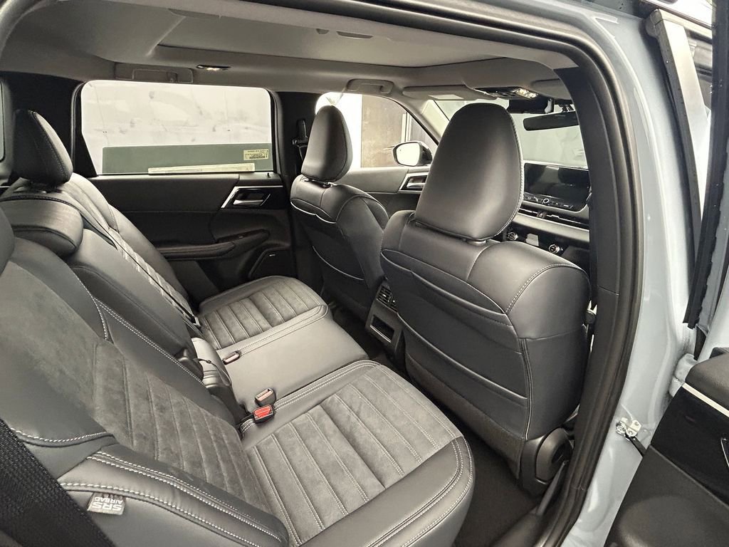 New 2025 Mitsubishi Outlander AWD image 54