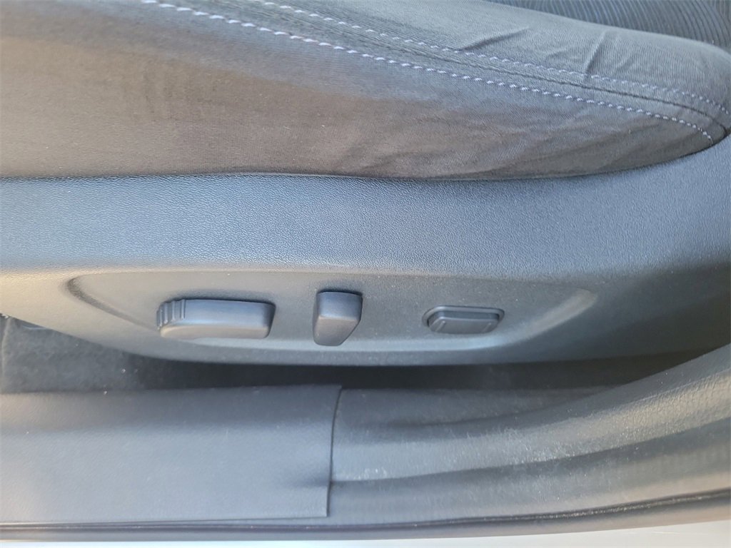 Used 2015 Nissan Rogue SV image 35