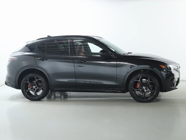 Used 2024 Alfa Romeo Stelvio Veloce image 11