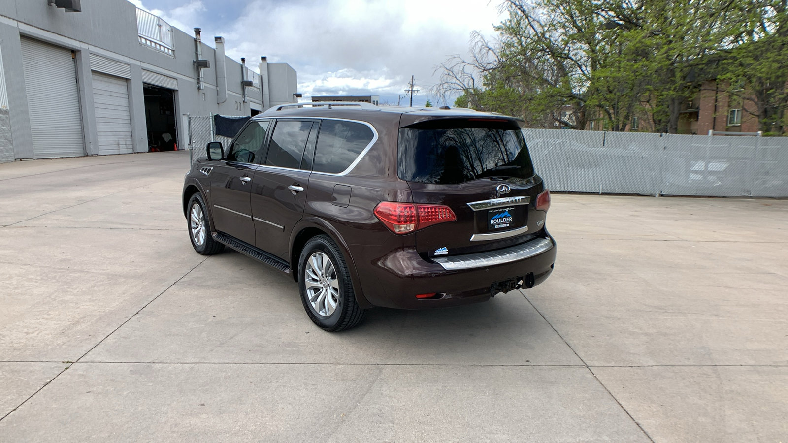 Used 2017 INFINITI QX80 4WD w/ Driver Assistance Package image 3