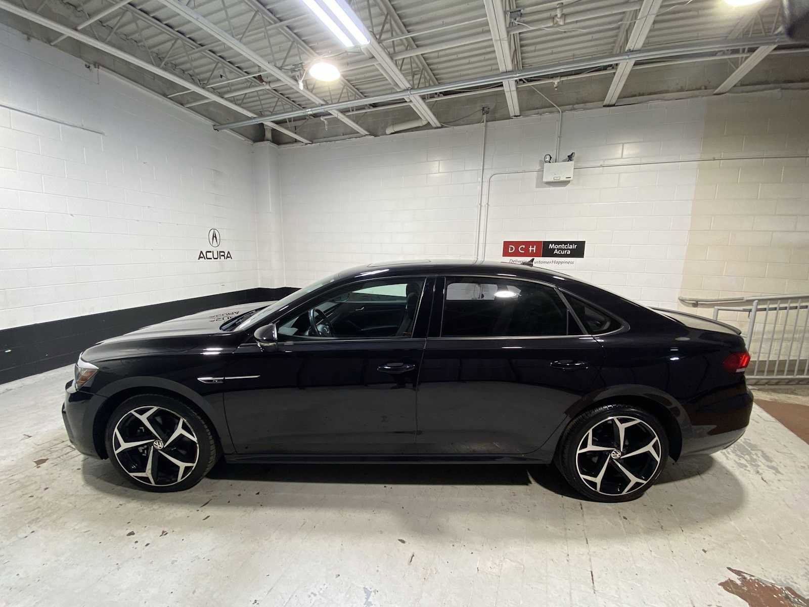 Used 2020 Volkswagen Passat 2.0T R-Line image 3