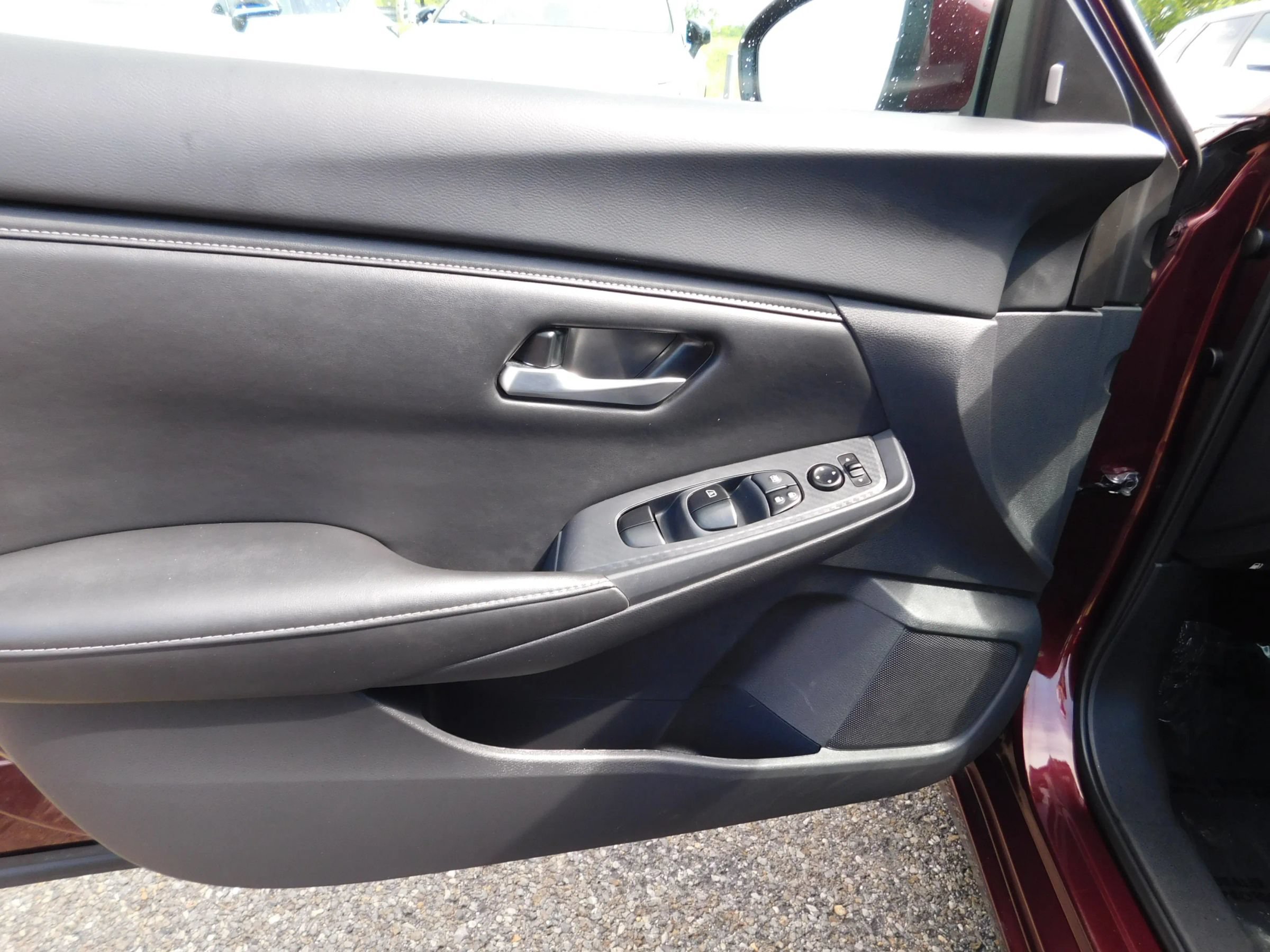 Used 2025 Nissan Sentra SV FWD image 11