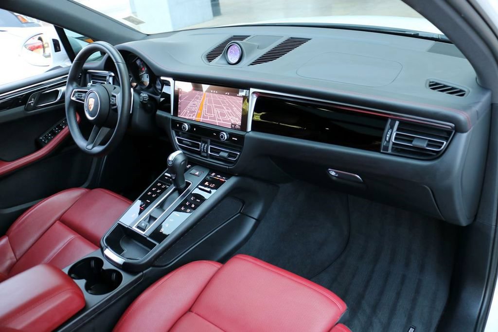 Used 2024 Porsche Macan S AWD/4WD image 34
