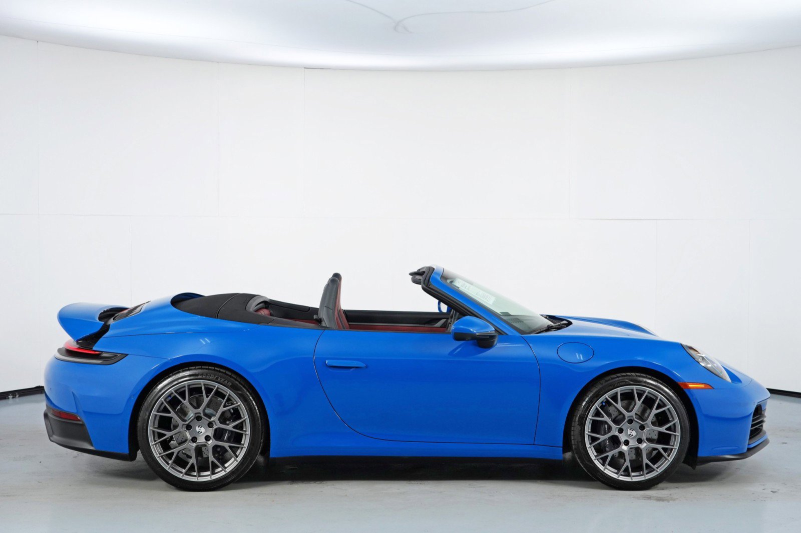 Used 2025 Porsche 911 Carrera RWD image 53