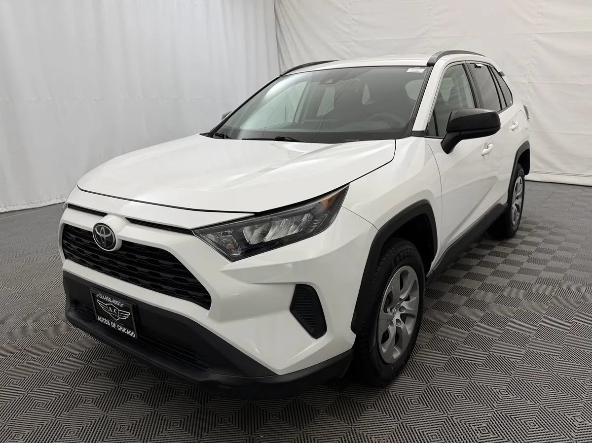 Used 2019 Toyota RAV4 LE AWD/4WD image 2