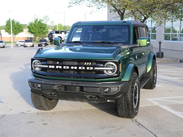 Used 2024 Ford Bronco Outer Banks AWD/4WD image 2
