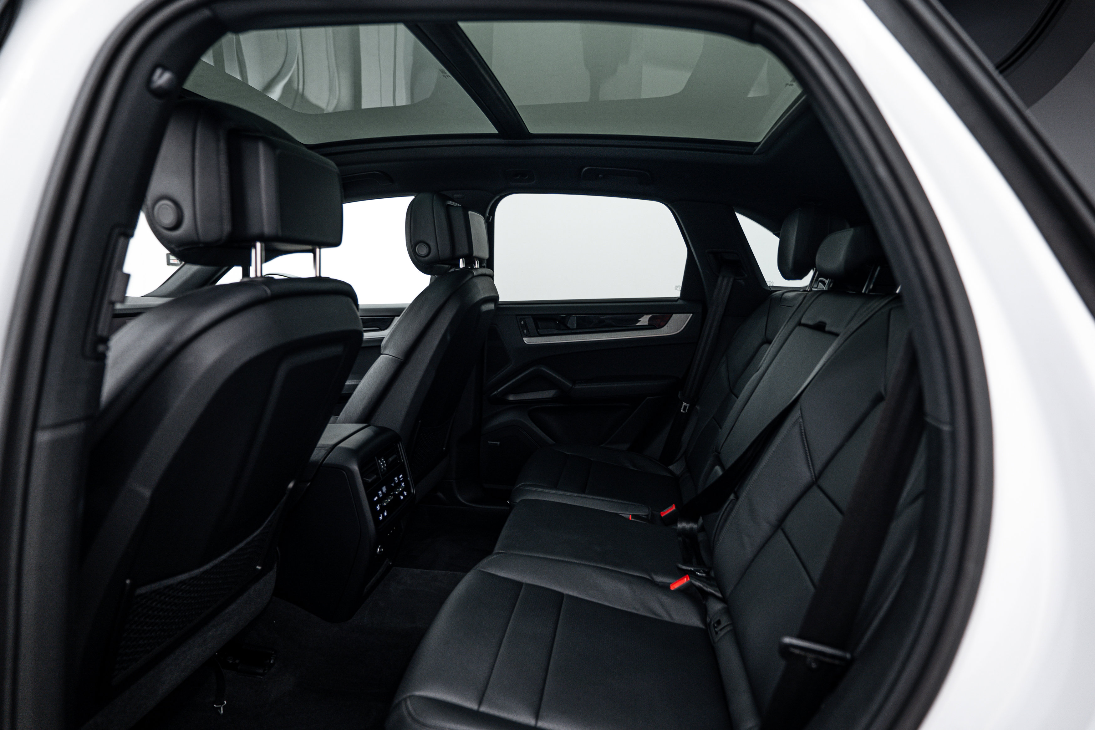 Certified 2025 Porsche Cayenne S image 23