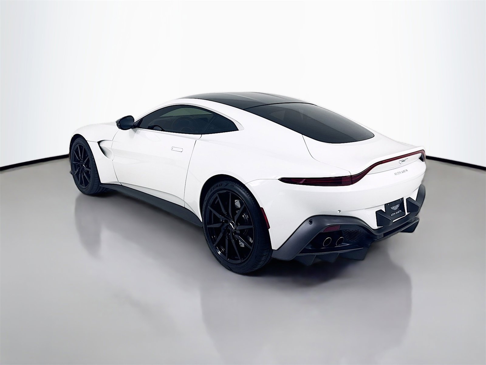 Used 2019 Aston Martin V8 Vantage Coupe image 5