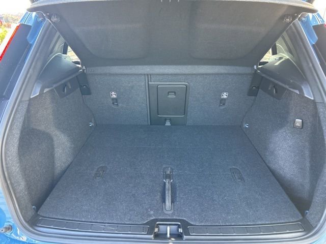 Certified 2025 Volvo XC40 B5 Plus image 11