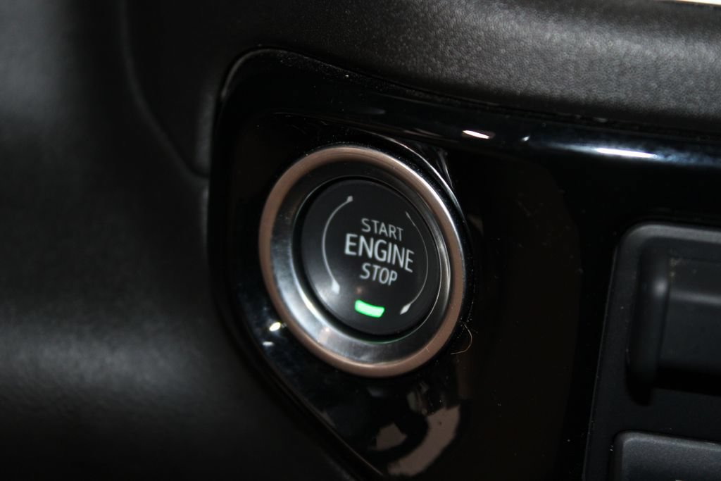 Used 2024 Chevrolet Silverado 1500 High Country w/ Technology Package AWD/4WD image 45