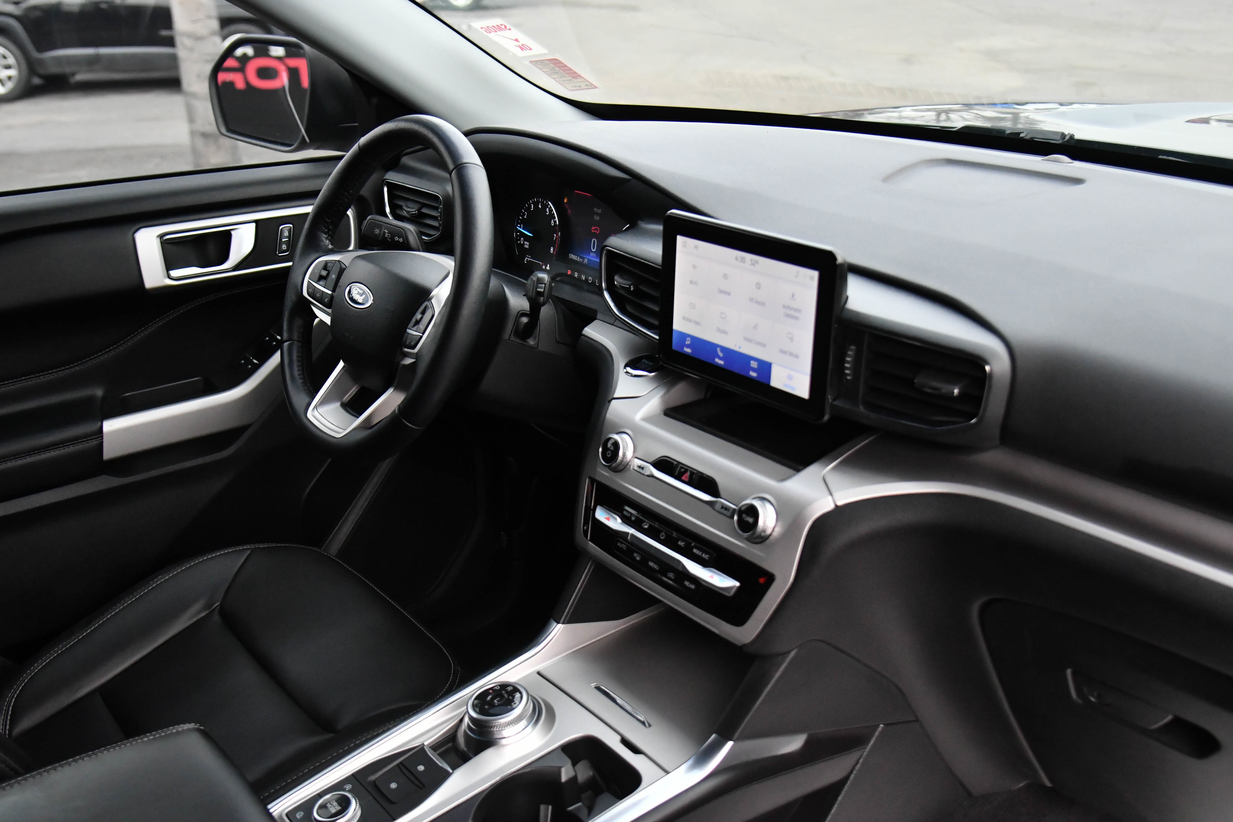 Used 2022 Ford Explorer XLT w/ Equipment Group 202A image 44