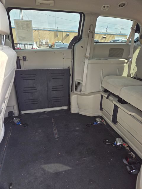 Used 2012 Dodge Grand Caravan SXT FWD image 13