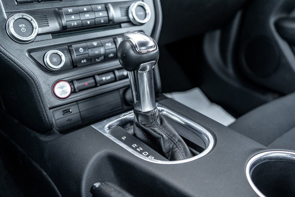 Used 2018 Ford Mustang EcoBoost image 25