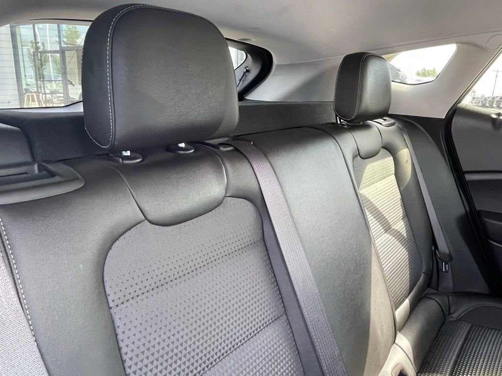 Used 2025 Chevrolet Trax LT FWD image 24