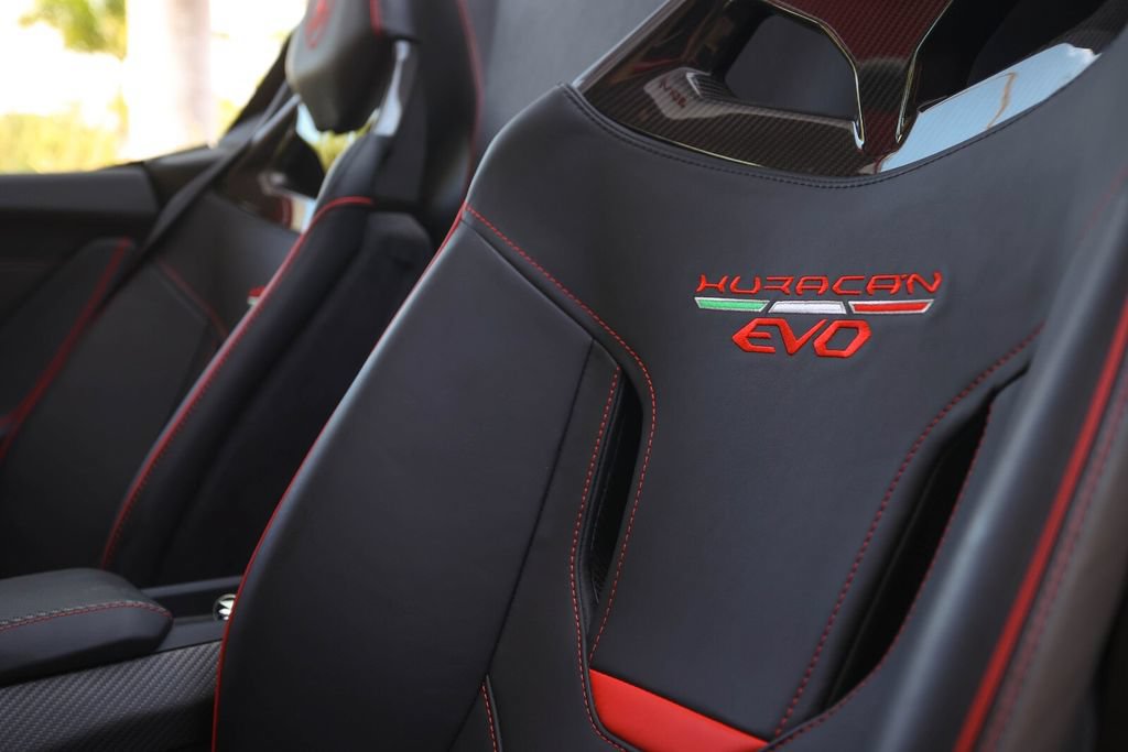 Used 2020 Lamborghini Huracan EVO RWD image 48
