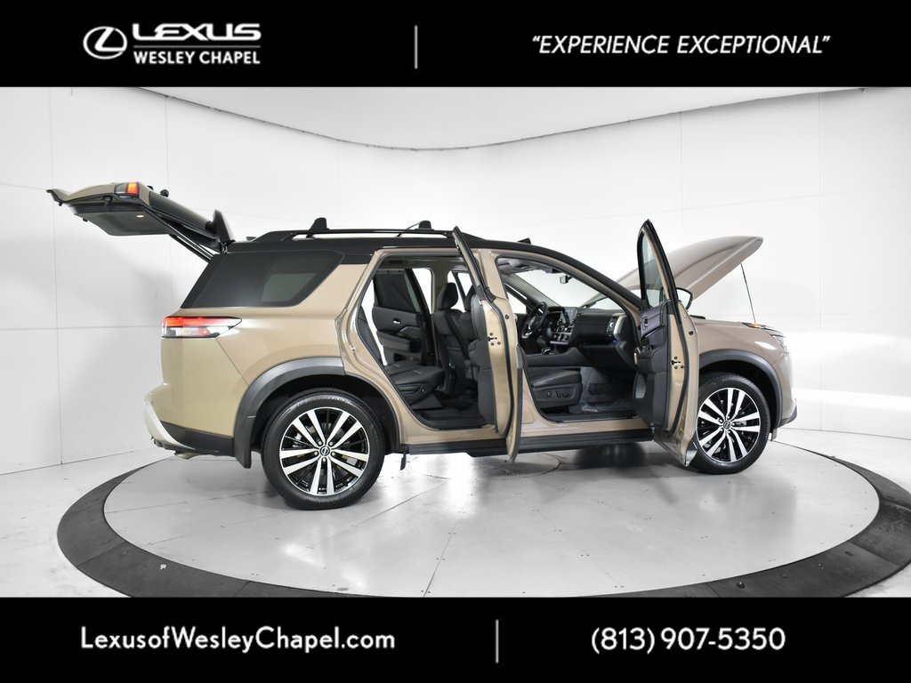 Used 2025 Nissan Pathfinder Platinum w/ Cargo Package image 15