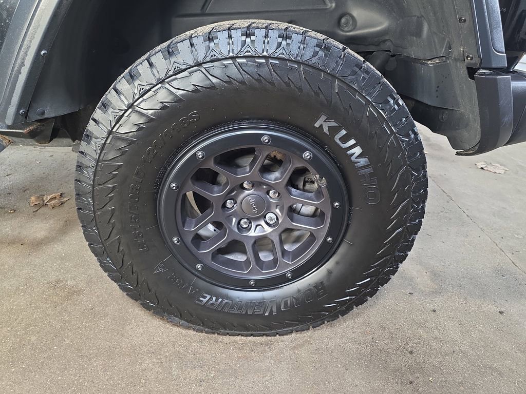 Used 2023 Jeep Wrangler Unlimited Rubicon w/ Xtreme Recon 35" Tire Package AWD/4WD image 30
