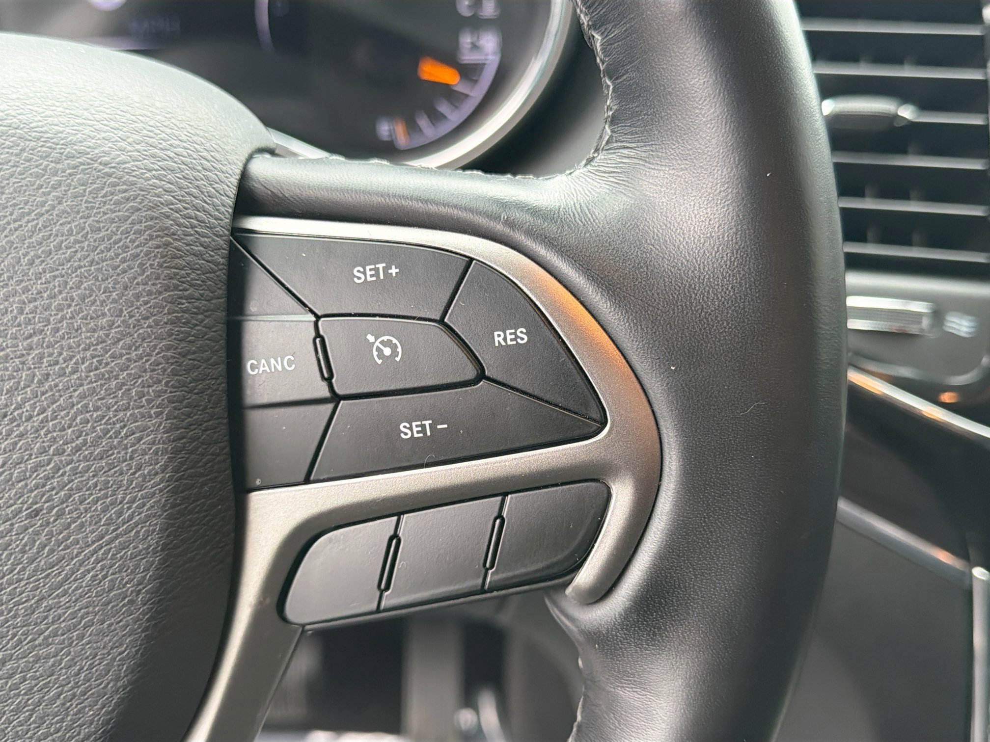 Used 2020 Jeep Grand Cherokee Overland image 36