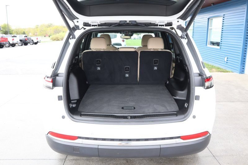 Used 2023 Jeep Grand Cherokee Limited AWD/4WD image 16