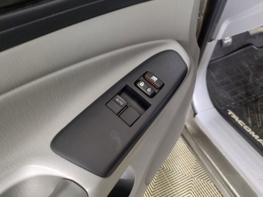 Used 2015 Toyota Tacoma 4x4 Access Cab V6 image 14