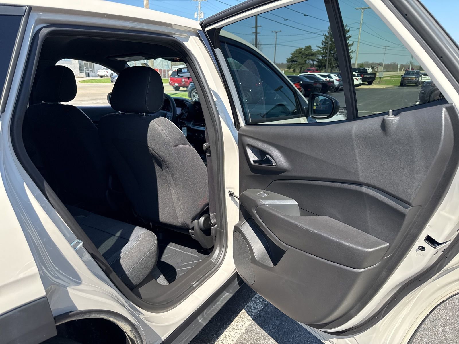 Used 2026 Chevrolet Trax RS FWD image 40