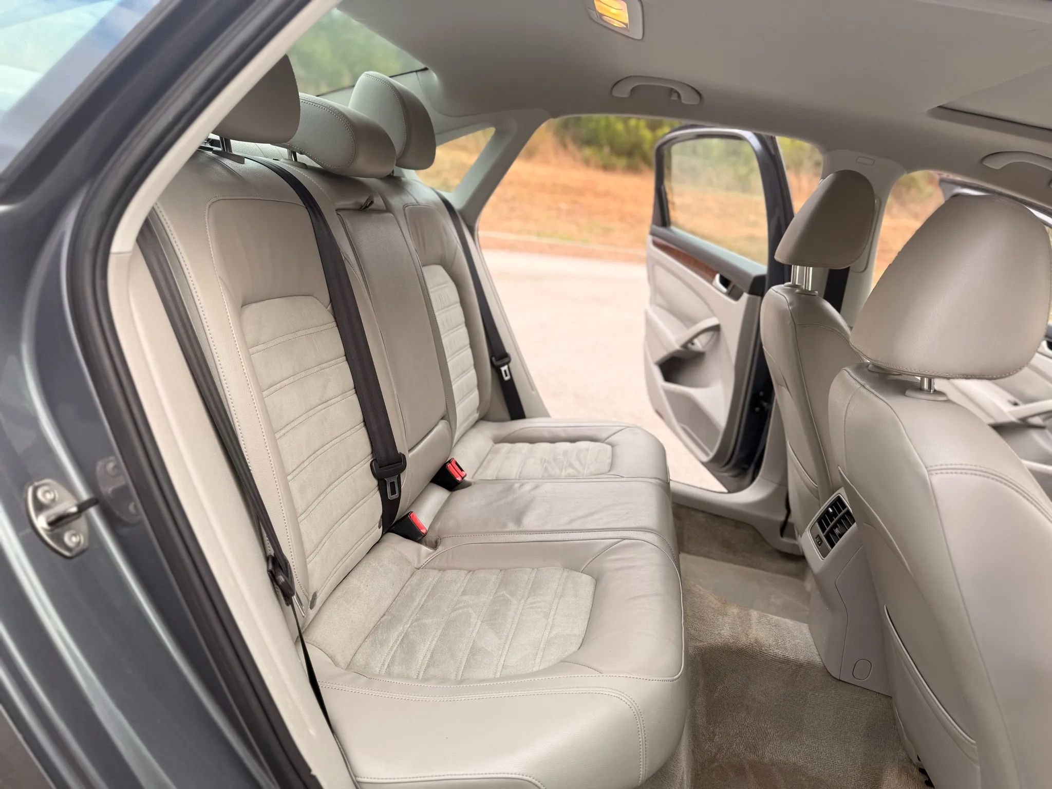 Used 2013 Volkswagen Passat 2.5 SEL Premium image 13