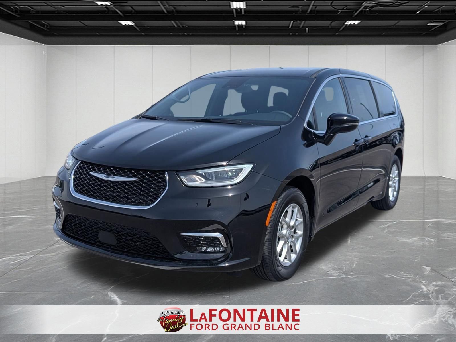 Used 2025 Chrysler Pacifica Select FWD image 1