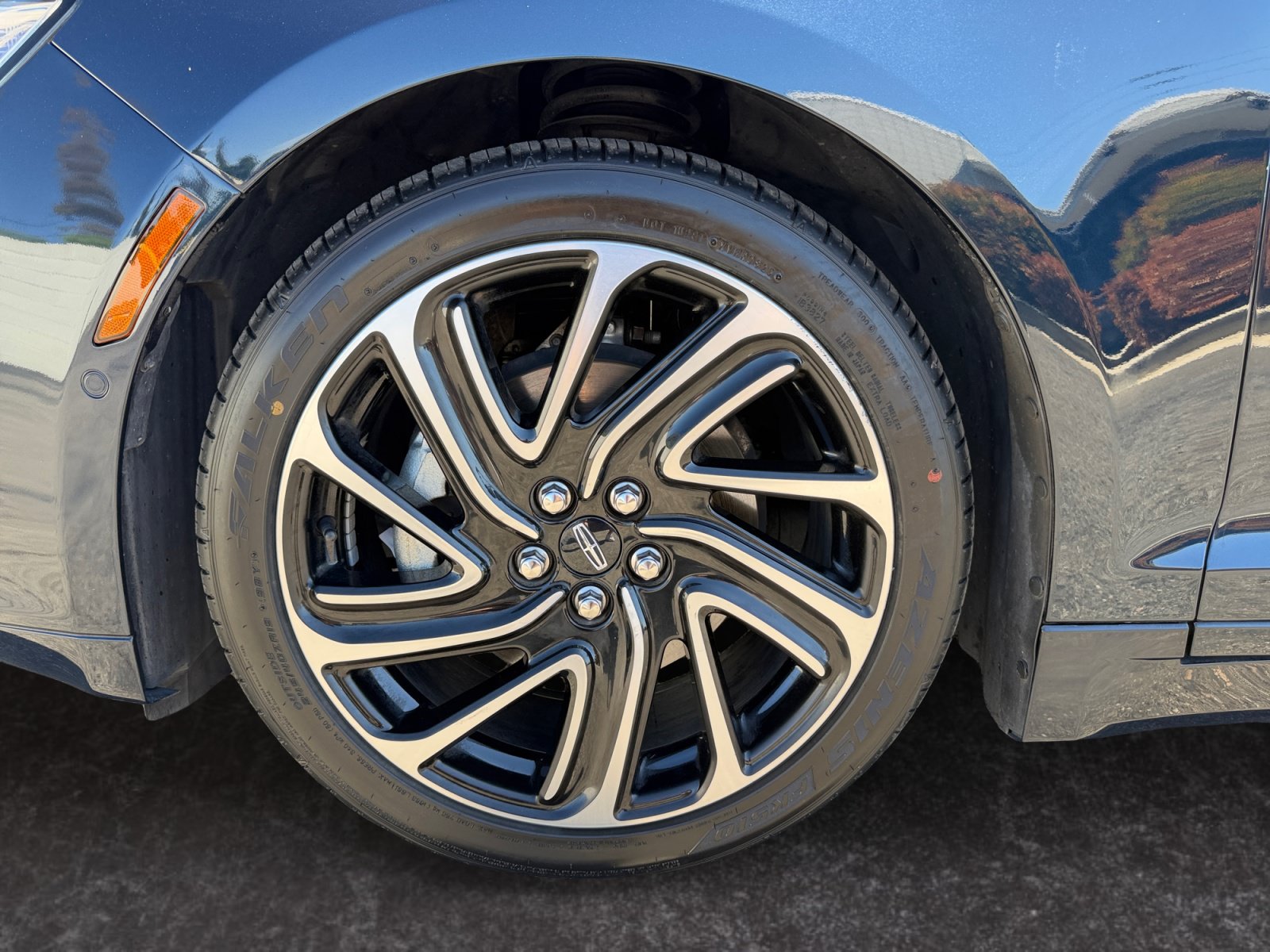 Used 2020 Lincoln MKZ Reserve w/ Luxury Package FWD image 9