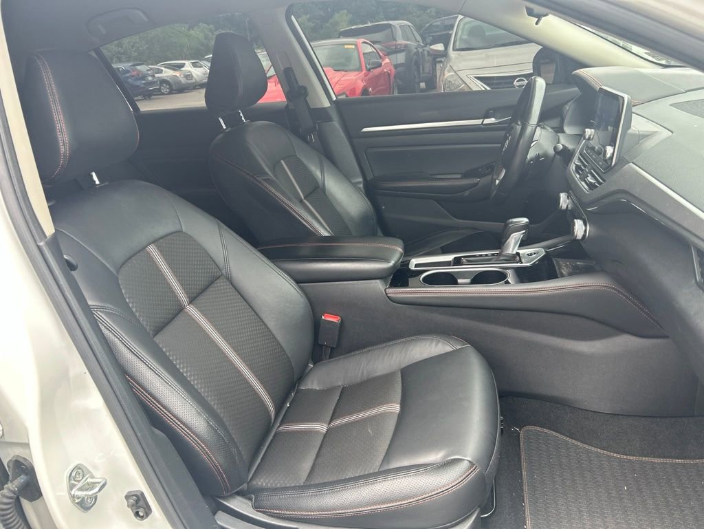 Used 2024 Nissan Altima 2.5 SR FWD image 11