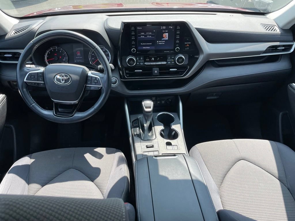 Used 2020 Toyota Highlander LE AWD/4WD image 12