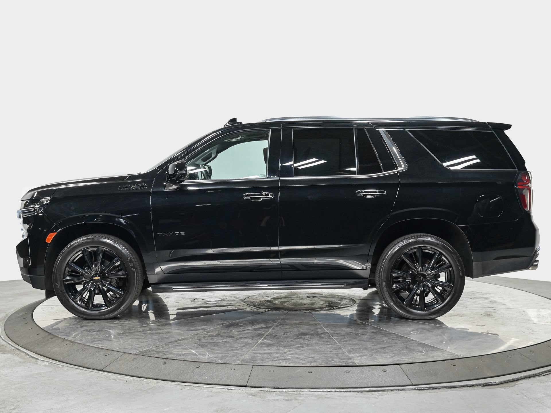 Used 2021 Chevrolet Tahoe High Country AWD/4WD image 2