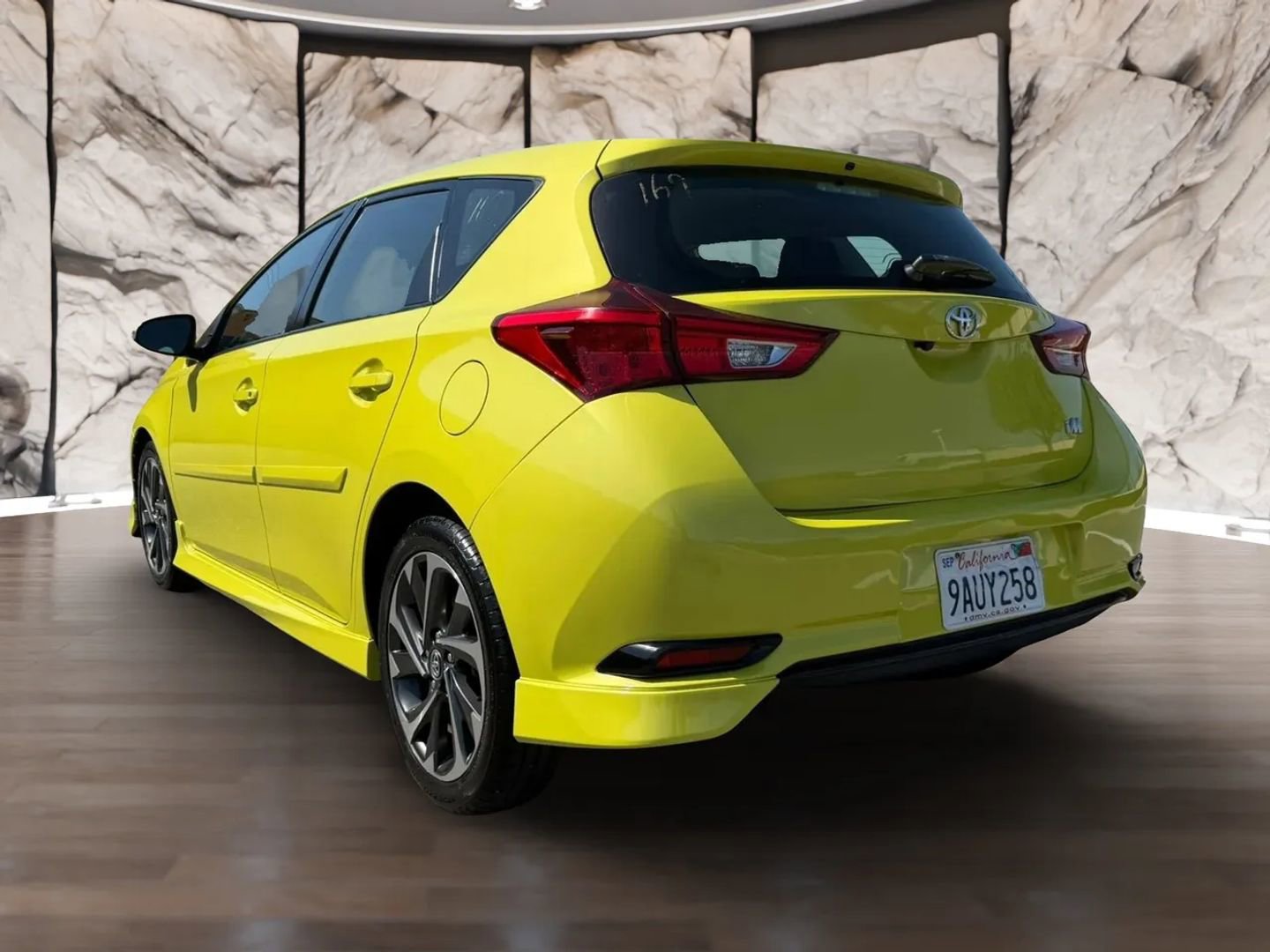 Used 2017 Toyota Corolla iM w/ Carpet Mat Package FWD image 8