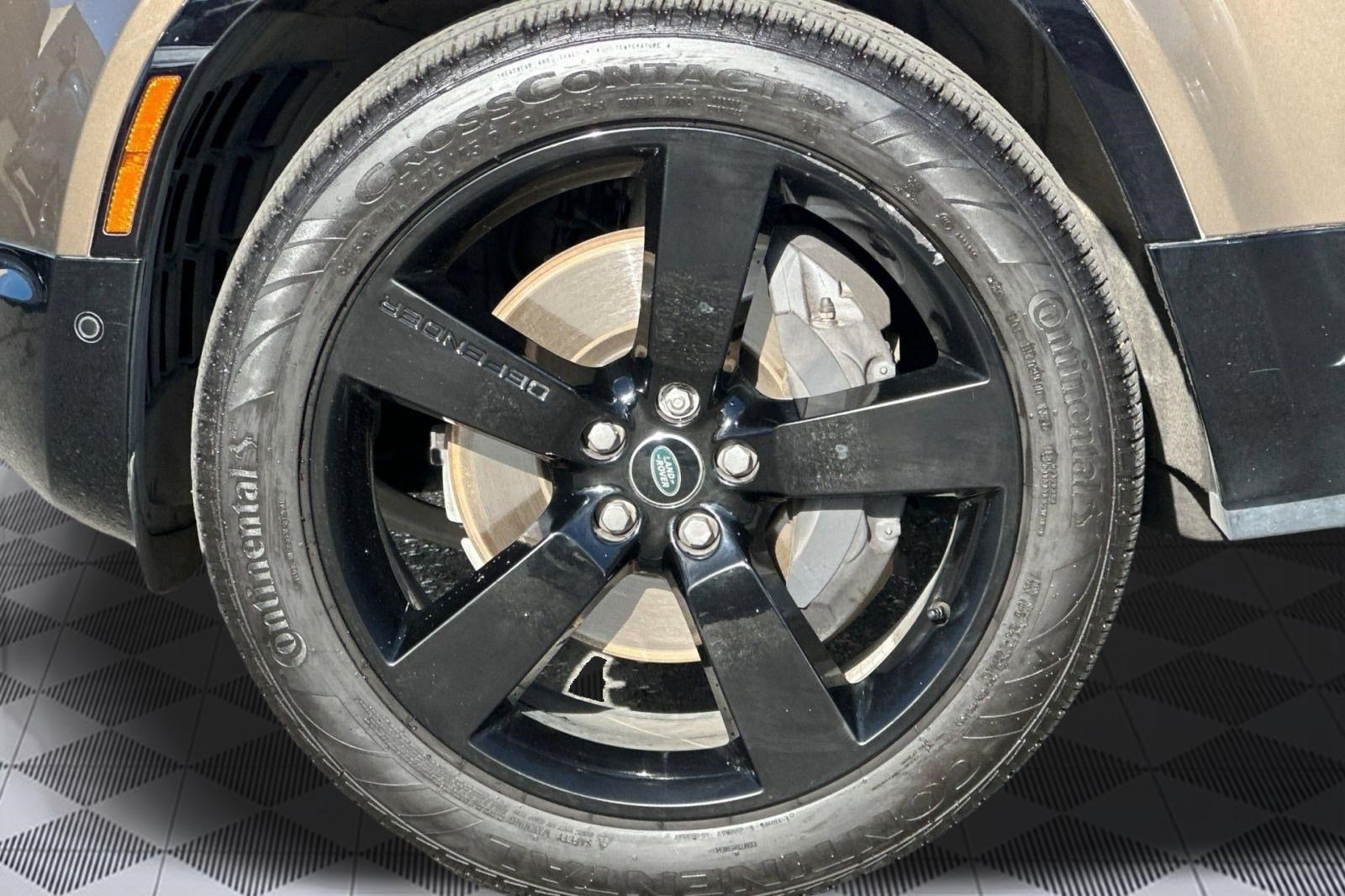 Used 2024 Land Rover Defender 130 X-Dynamic SE AWD/4WD image 12