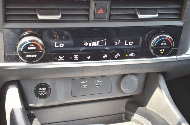 Used 2024 Nissan Rogue SV AWD/4WD image 30