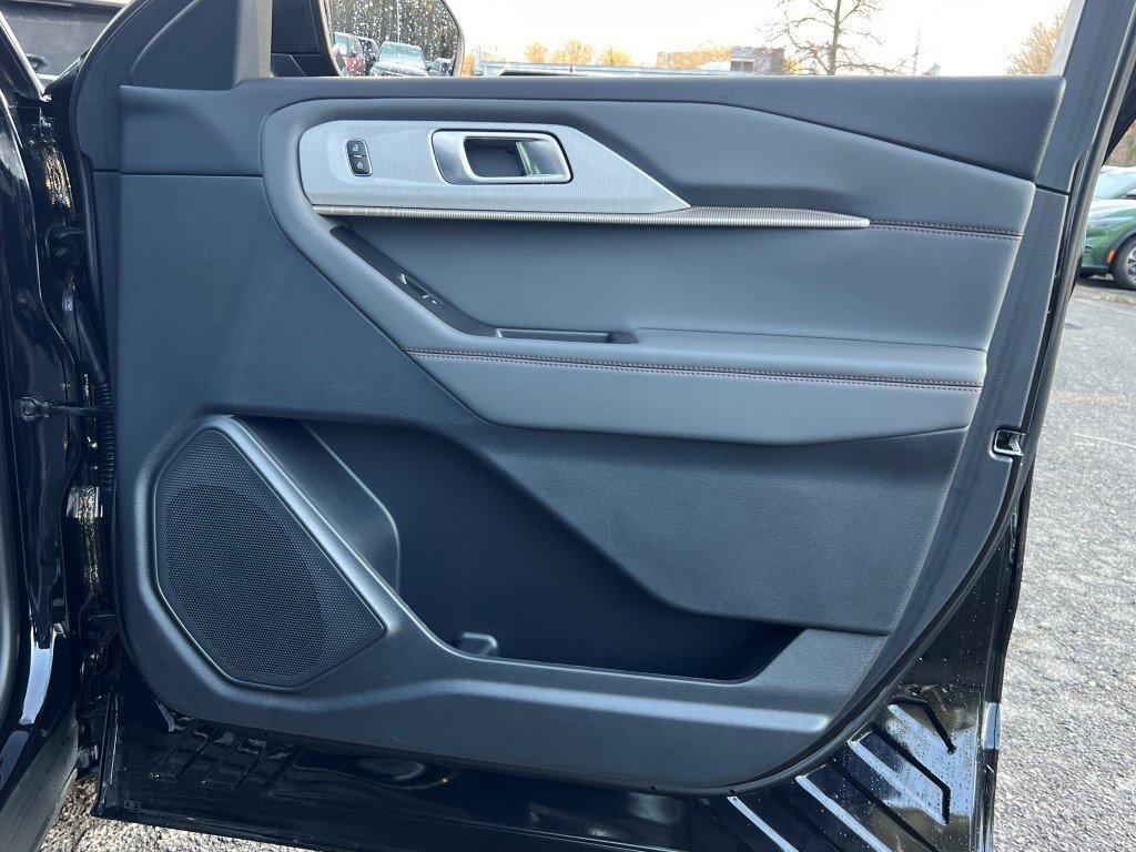 Used 2025 Ford Explorer Active image 12