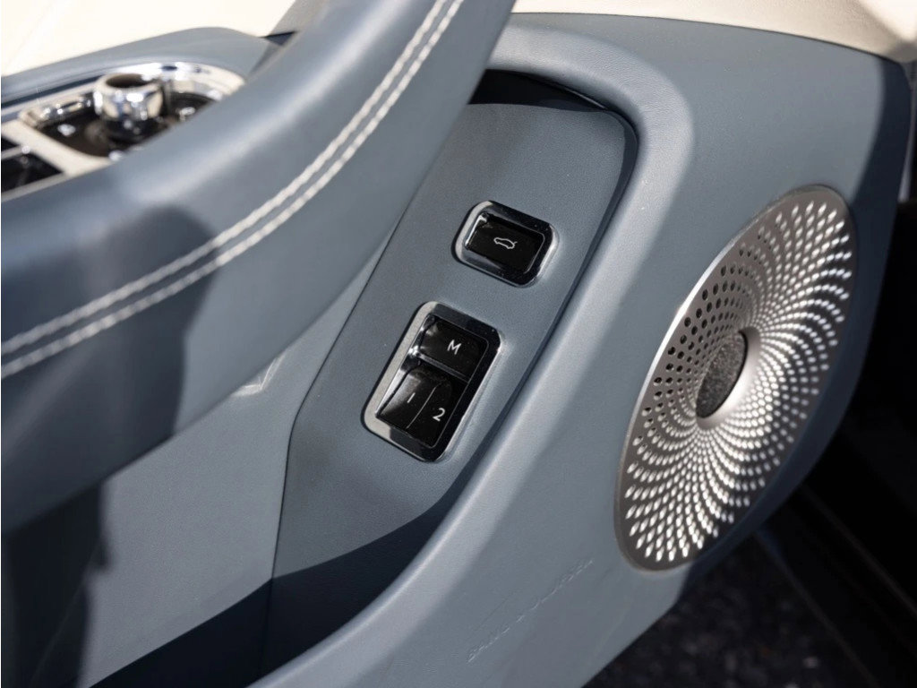 Certified 2022 Bentley Flying Spur W12 image 25