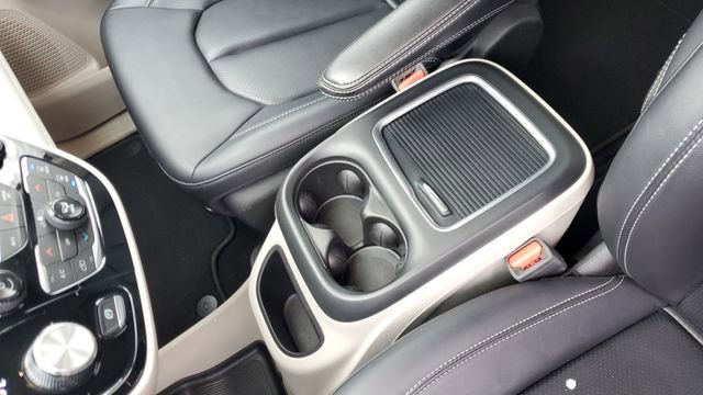 Certified 2024 Chrysler Pacifica Touring-L image 20