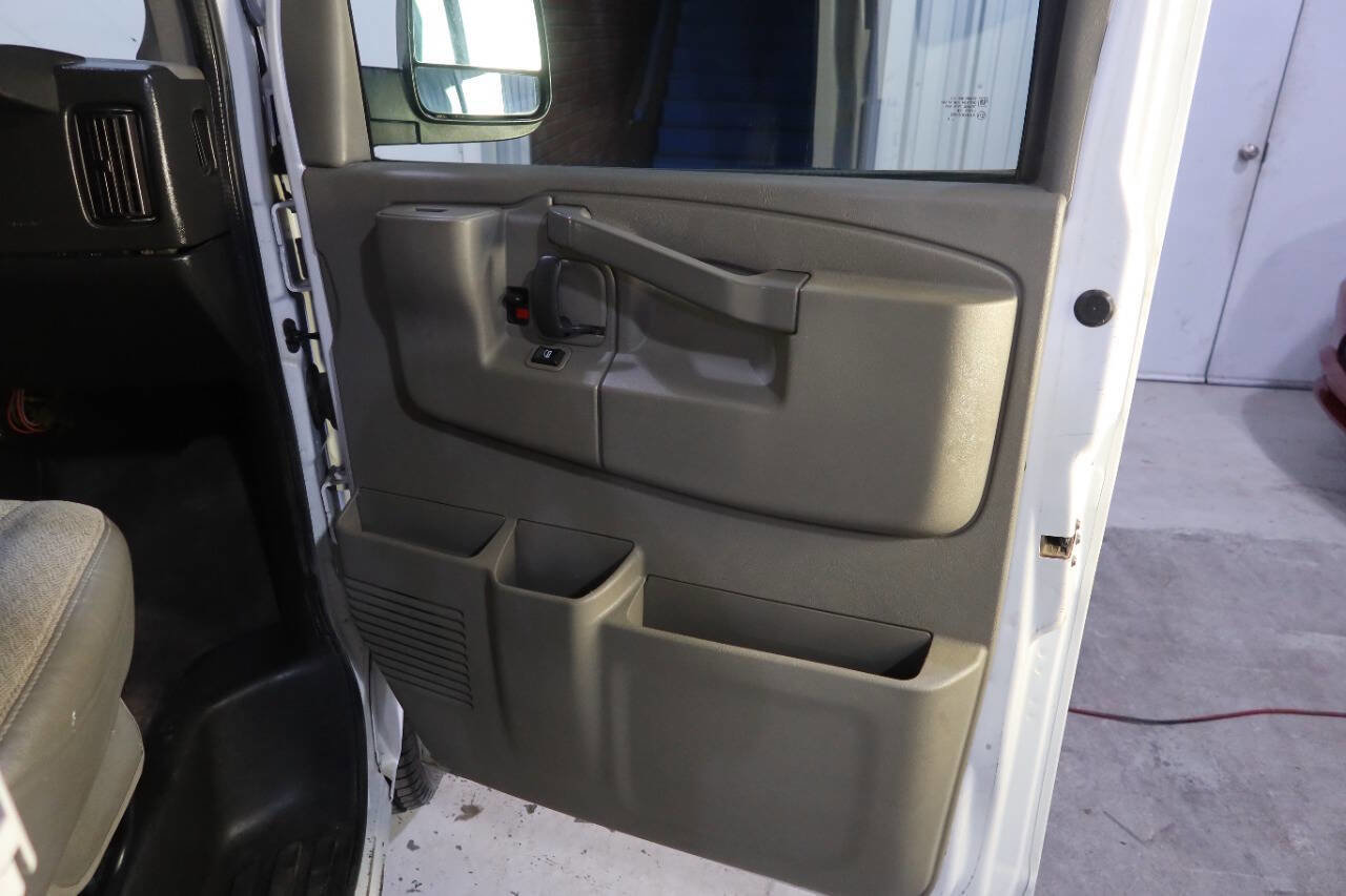 Used 2019 Chevrolet Express 3500 LT w/ LT Preferred Equipment Group RWD image 14