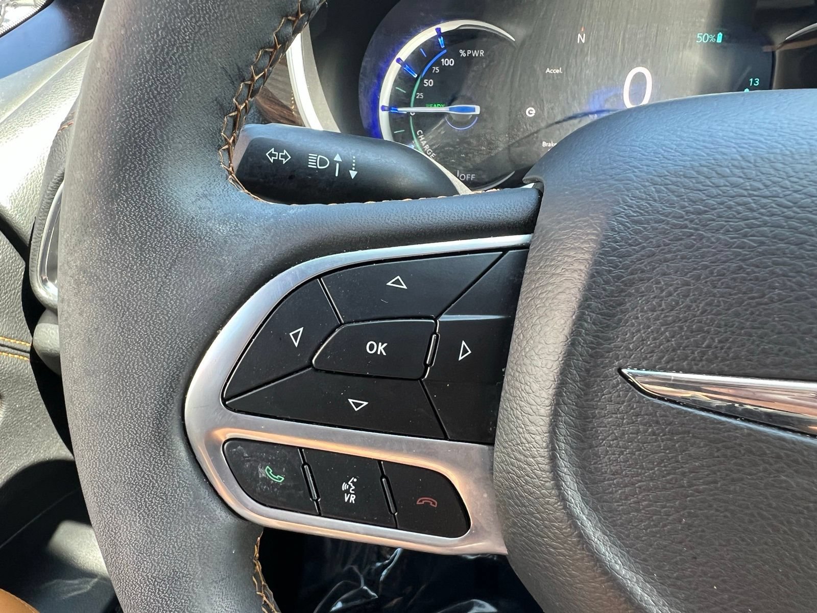 Used 2023 Chrysler Pacifica Pinnacle FWD image 40