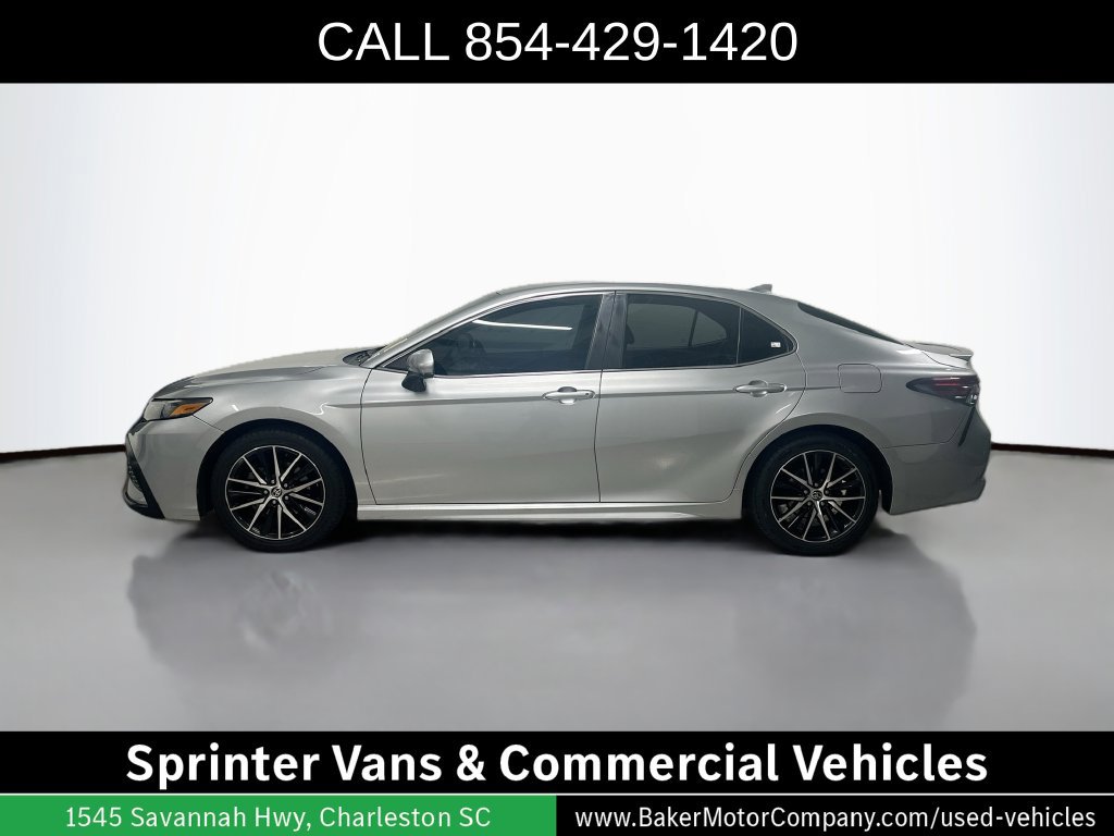 Used 2021 Toyota Camry SE FWD image 2