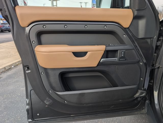 Used 2025 Land Rover Defender 110 S AWD/4WD image 9